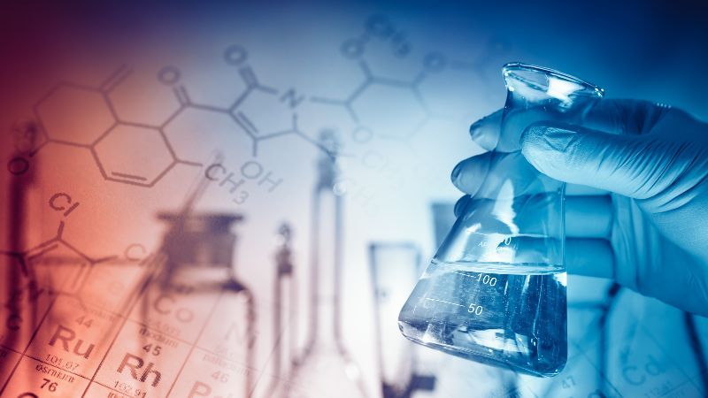 Chemische Formel und Glaskolben