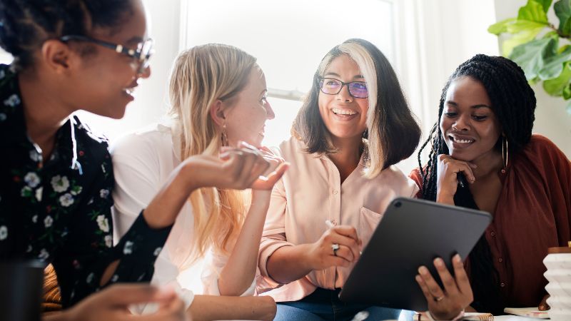 Vier Frauen im Gespräch