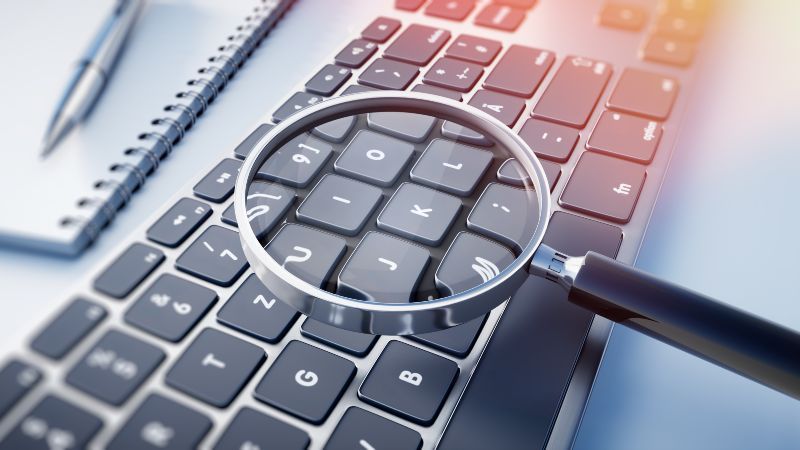 Lupe auf PC-Tastatur