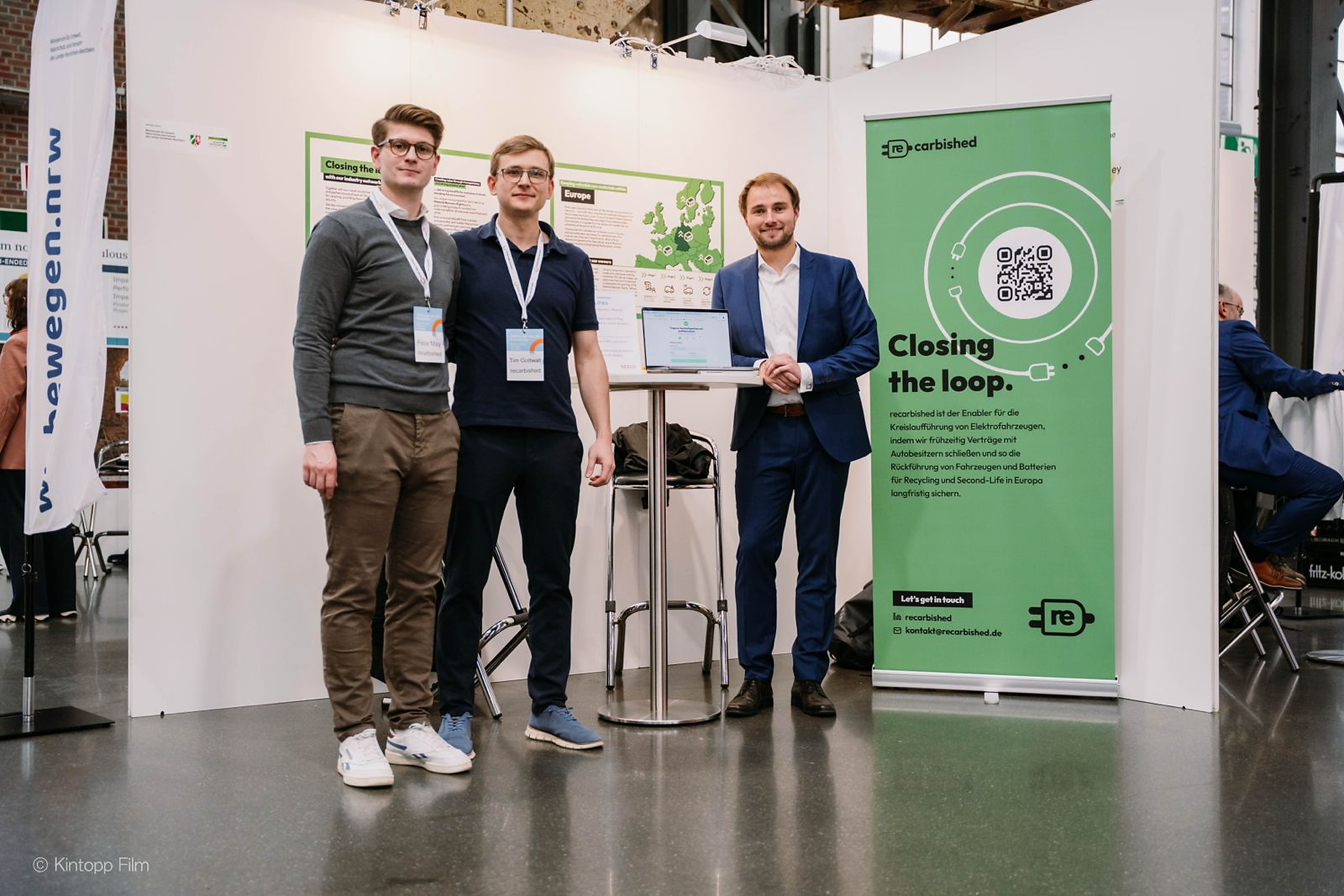 Die drei Gründer am Messestand
